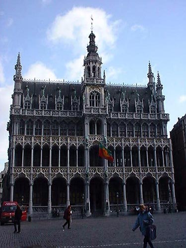 [Hotel de Ville]